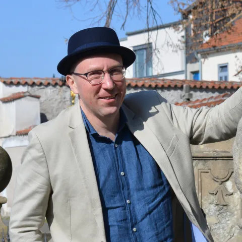 Vadim, Hatwalks Guide